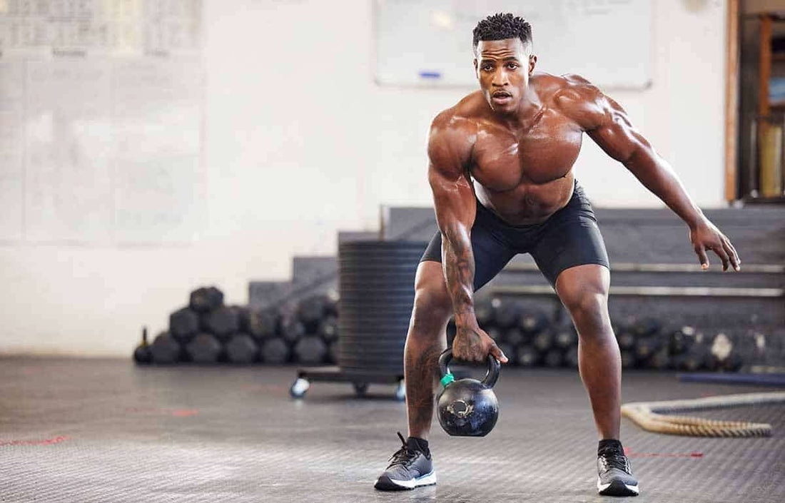 HIIT Training Workout - Frau macht hochintensives Intervalltraining
